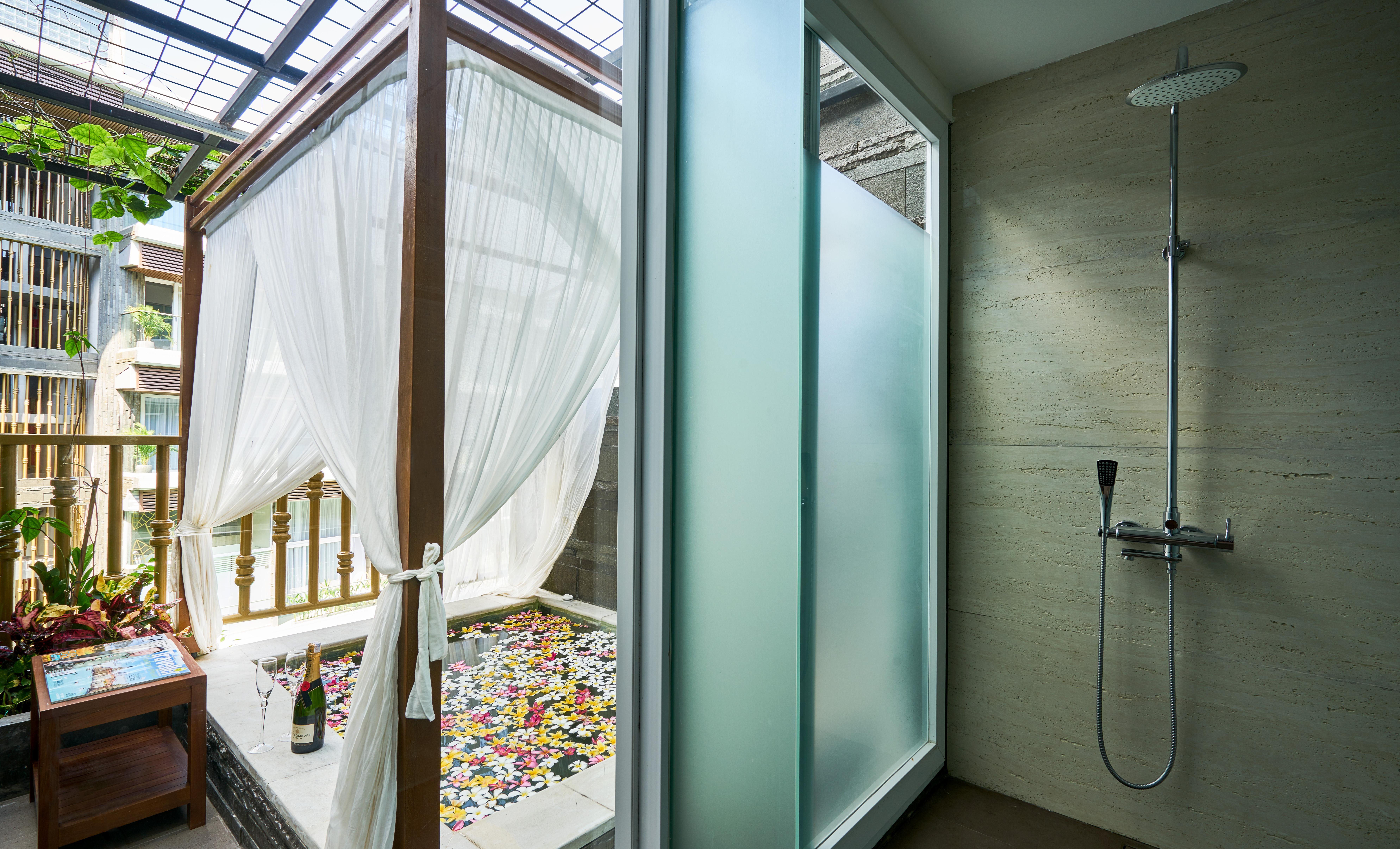 เดอะ คริสตัล ลักชัวรี เบย์ รีสอร์ต นูซา ดูอา - บาหลี Hotel นูซาดูอา ภายนอก รูปภาพ
